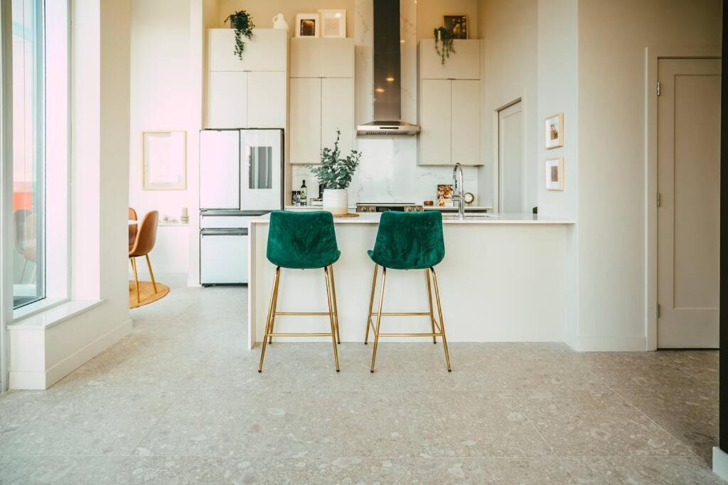 New Luxury 2Br Penthouse Apt In Central 哈利法克斯 外观 照片