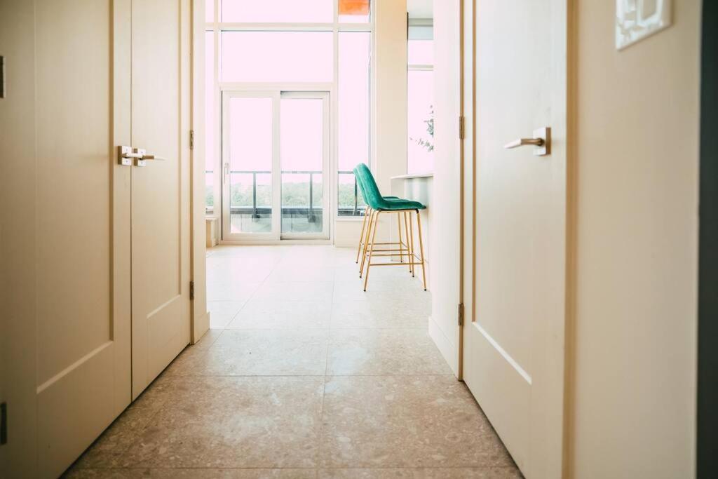 New Luxury 2Br Penthouse Apt In Central 哈利法克斯 外观 照片