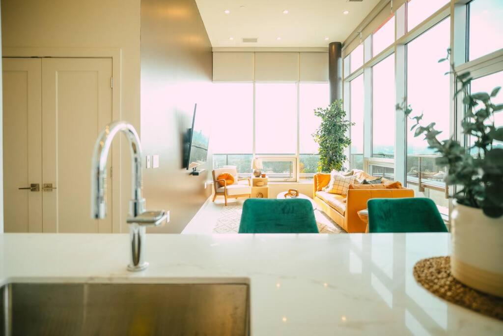 New Luxury 2Br Penthouse Apt In Central 哈利法克斯 外观 照片